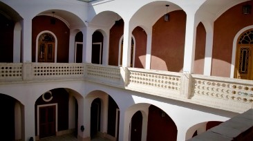Baba Afzal Traditional Hotel